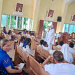 Colegio Sagrados Corazones y comunidad parroquial culminan el mes del Rosario en Paraíso